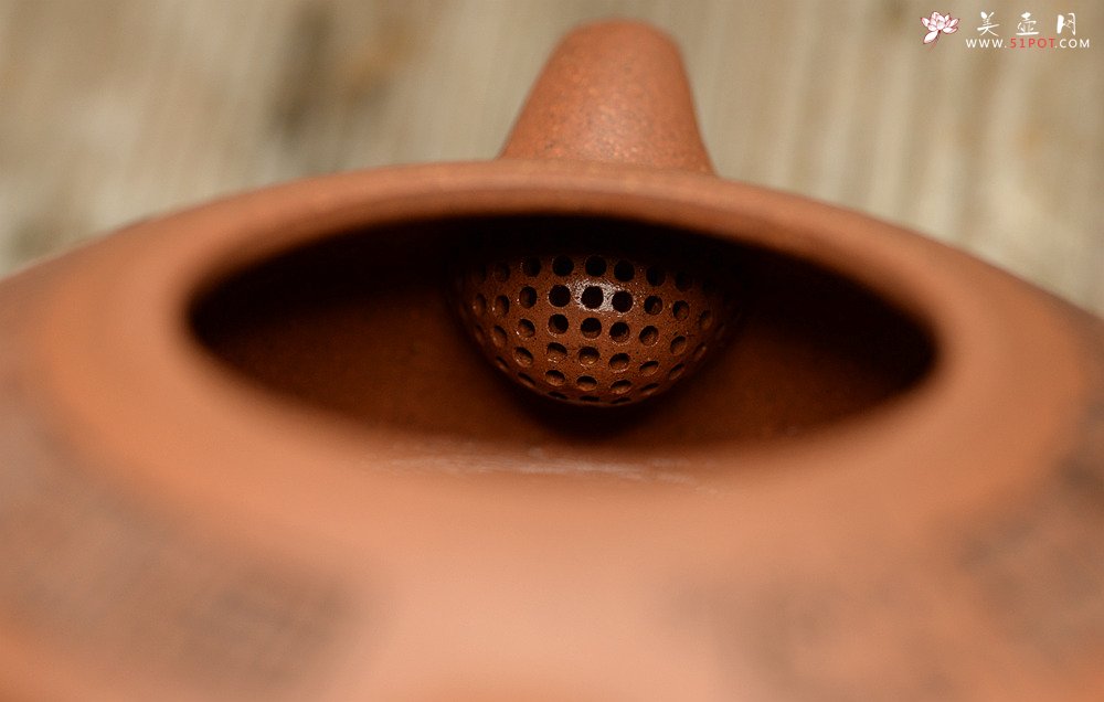 紫砂壶图片：陆轶舟新作 曼生遗韵 刻绘别具一格 扁石 优质段泥 传统器形 - 美壶网