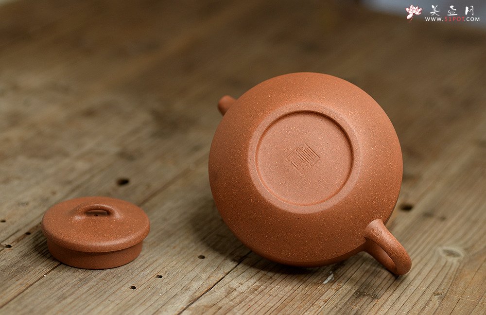 紫砂壶图片：陆轶舟新作 曼生遗韵 刻绘别具一格 扁石 优质段泥 传统器形 - 美壶网