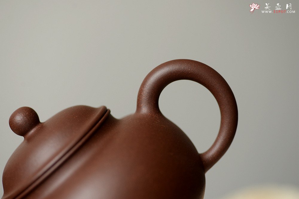 紫砂壶图片：油润老紫泥 杀茶利器 灵巧清秀 全手小掇只 - 美壶网