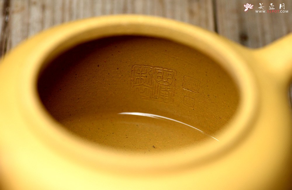 紫砂壶图片：曲峰大气作品 全手大牛盖莲子 实力精品 - 美壶网