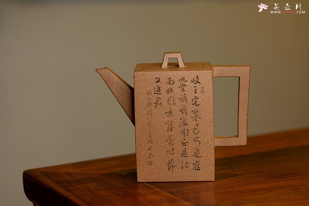紫砂壶图片：詹黎明實力之作 剛正挺拔 全手磚方 餘韵可品o(∩_∩)o   - 美壶网