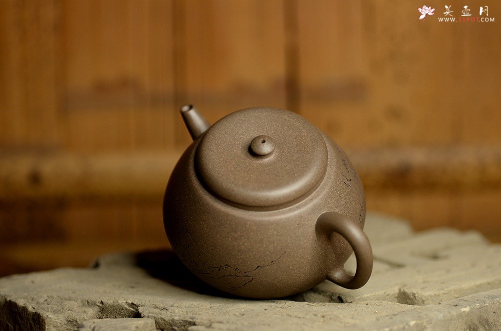 紫砂壶图片：万阗阗最新力作国助和石精刻 全手龙蛋 飘逸俊秀 文气十足 - 美壶网