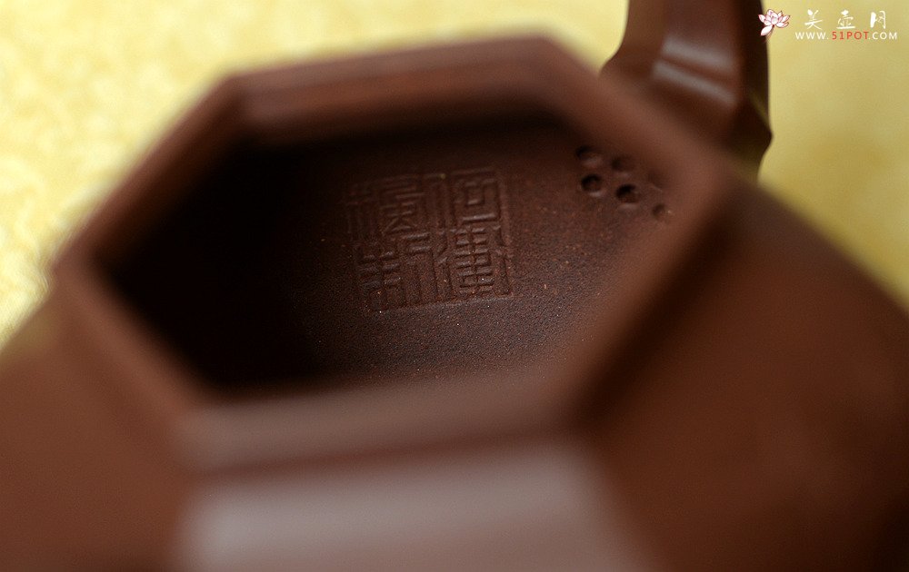 紫砂壶图片：何卫枫原创作品 全手六方雅竹 精美俊秀 强强联合陈宏林装饰 - 美壶网