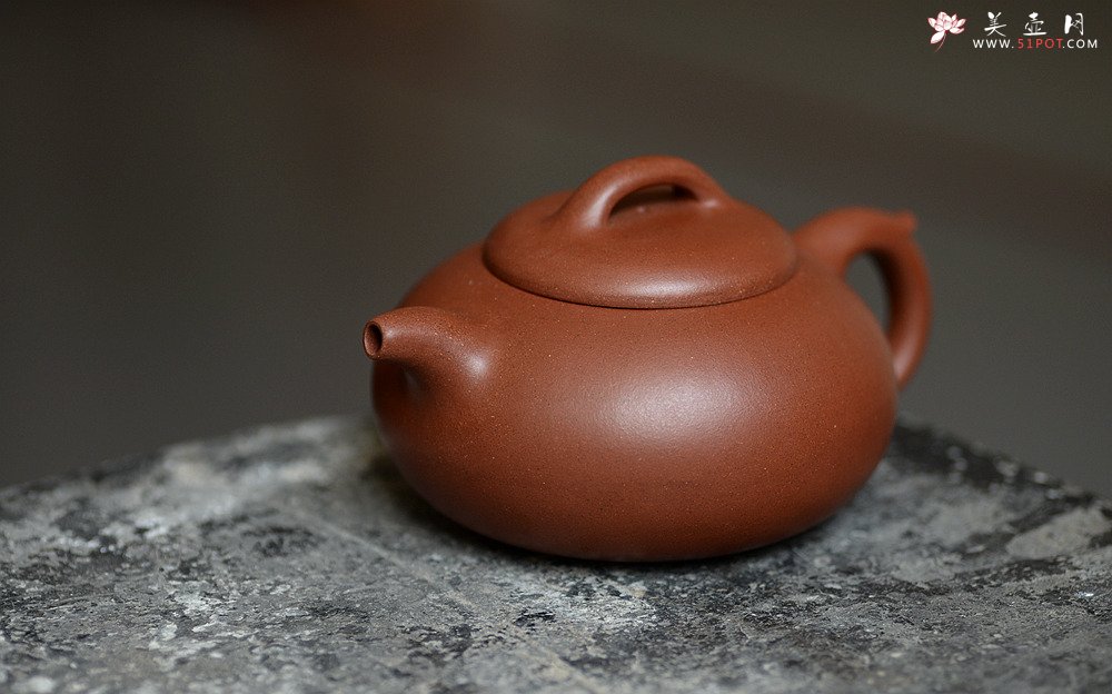 紫砂壶图片：施梦佳全手新作 舒展温润 扁而不僵 过桥扁腹 - 美壶网