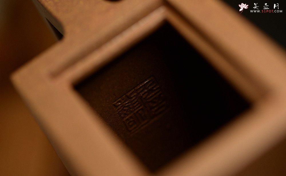 紫砂壶图片：詹黎明實力之作 剛正挺拔 全手磚方 餘韵可品o(∩_∩)o   - 美壶网