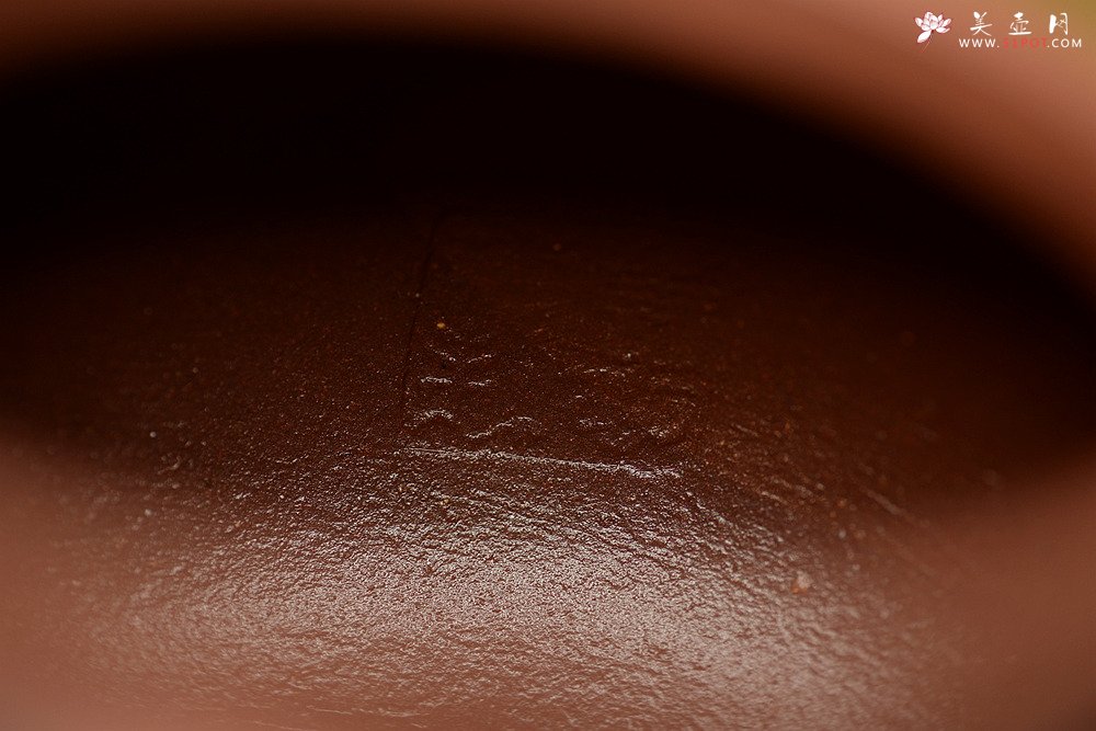 紫砂壶图片：雄浑凝练 精神气韵 扛鼎之作 全手大云肩如意 - 美壶网