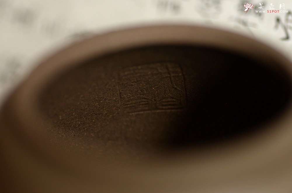 紫砂壶图片：万阗阗力作国助和石精刻 全手龙蛋 飘逸俊秀 文气十足 - 美壶网