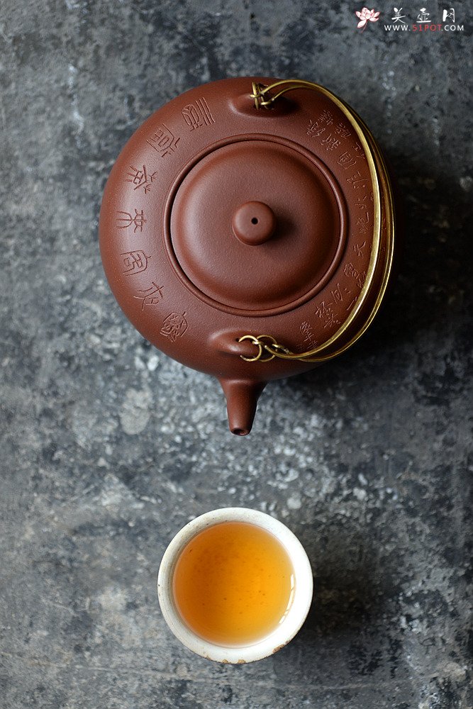 紫砂壶图片：詹黎明经典代表作 全手大吉 中书协王俊平装饰 全手大品壶难度极大 - 美壶网