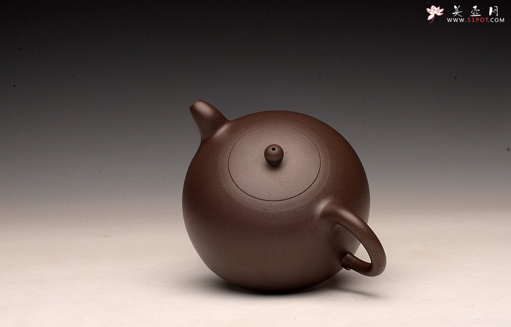 紫砂壶图片：俏然可人 嵌盖难度大 器形周正耐品 全手小半月 - 美壶网