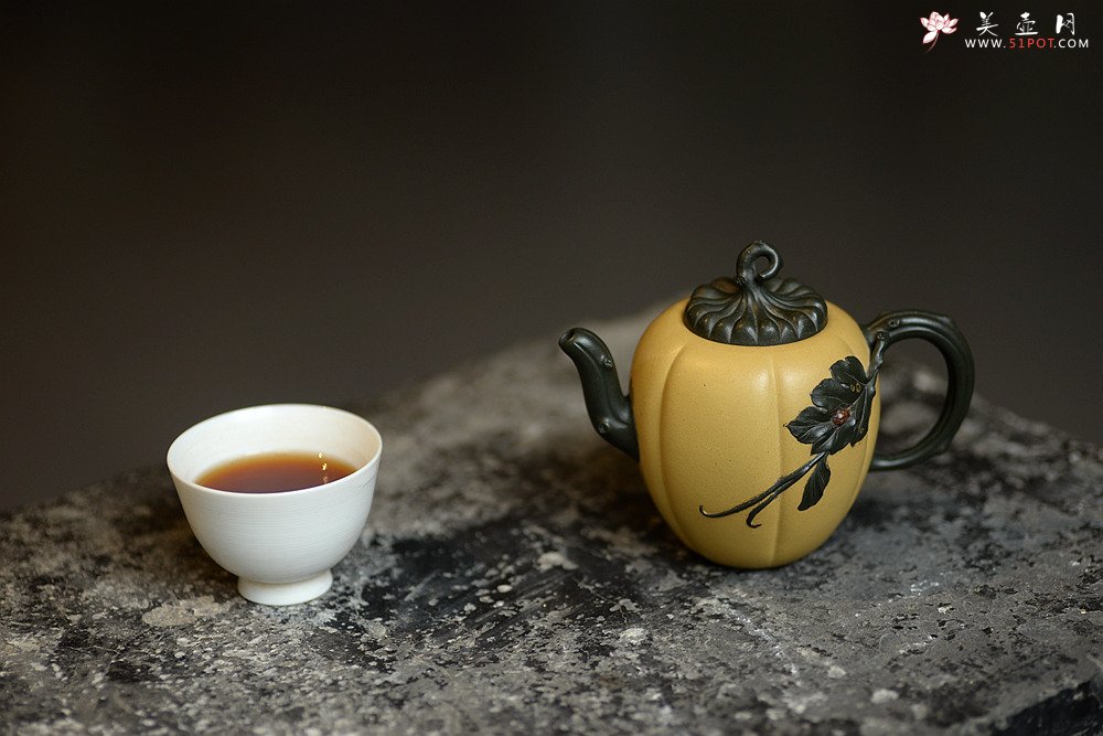 紫砂壶图片：原创作品 本段小金瓜 灵巧曼妙 夏日利器 孙伟强张新亚合作 - 美壶网