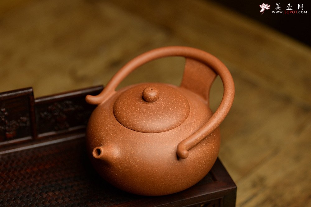 紫砂壶图片：潘小东新品 全手明韵 造型新颖 原矿老段泥 - 美壶网