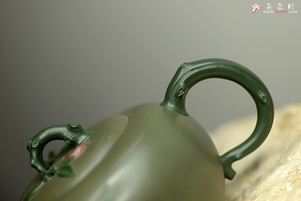 紫砂壶图片：原创作品 孙伟强张新亚合作 映山红 别有风韵~贴叶精湛 - 美壶网