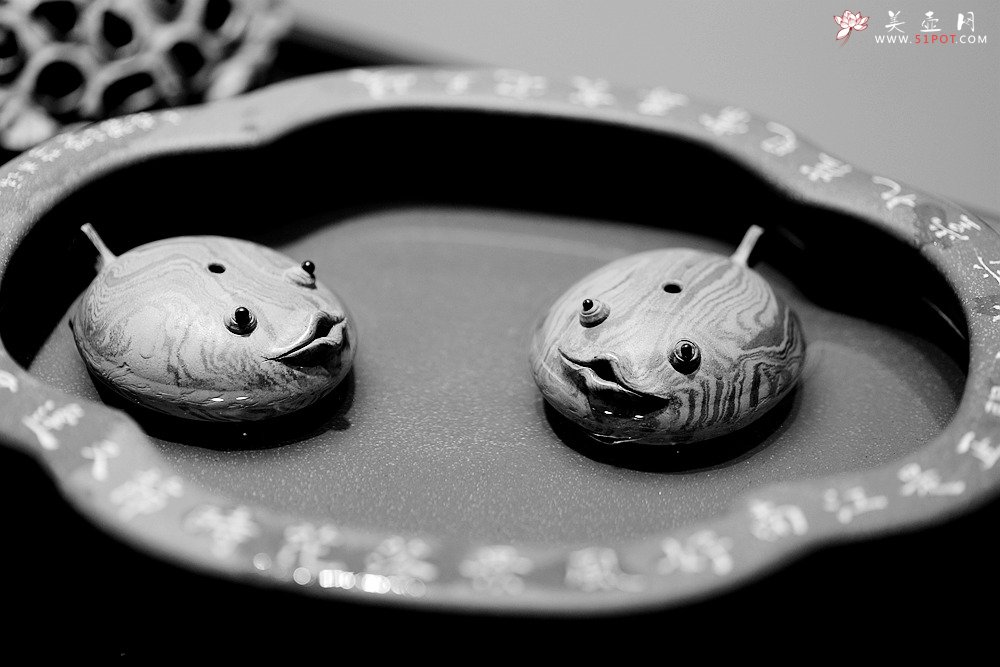 紫砂壶图片：施奇华特色全手茶宠 夏日风情 全手七彩鱼 茶盘尤物 - 美壶网