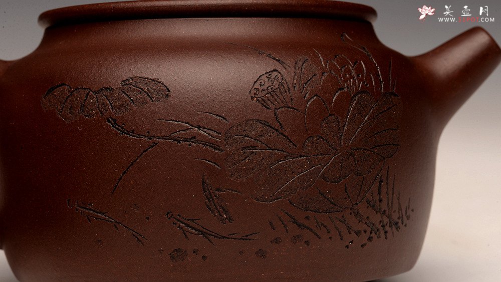 紫砂壶图片：张听钢装饰 刻绘老辣 全手桑扁 器型端正 耐品实用 - 美壶网