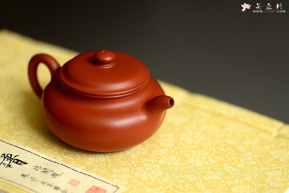 紫砂壶图片：手工练泥 矿质丰富 传统朱泥小仿古 夏日消暑利器 - 美壶网