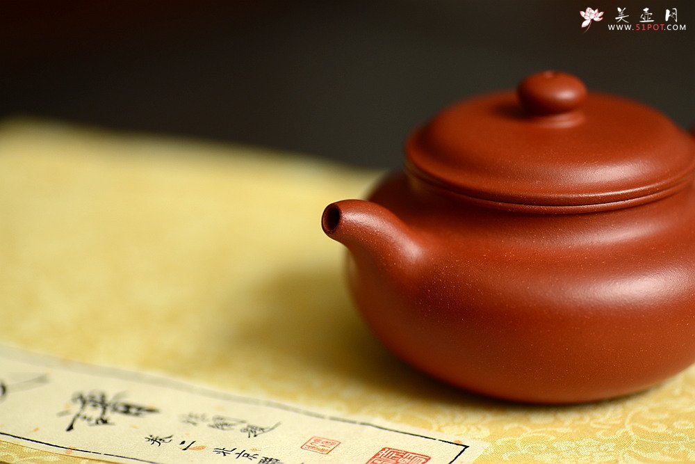紫砂壶图片：手工练泥 矿质丰富 传统朱泥小仿古 夏日消暑利器 - 美壶网