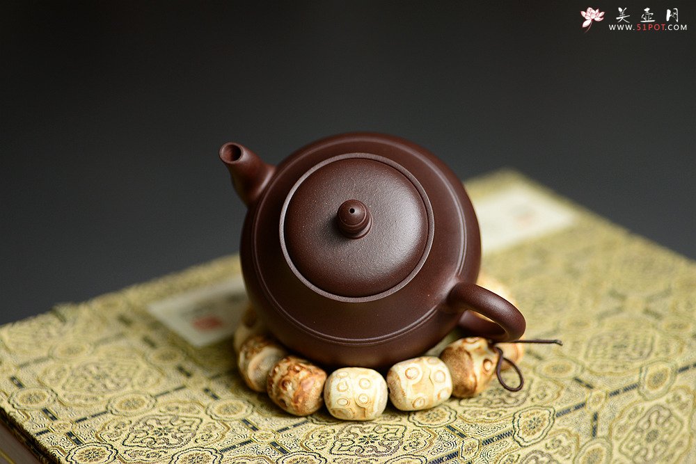 紫砂壶图片：钱琴芳全手新作 挺拔俊秀 韵味独特 汉风 经典作品 - 美壶网