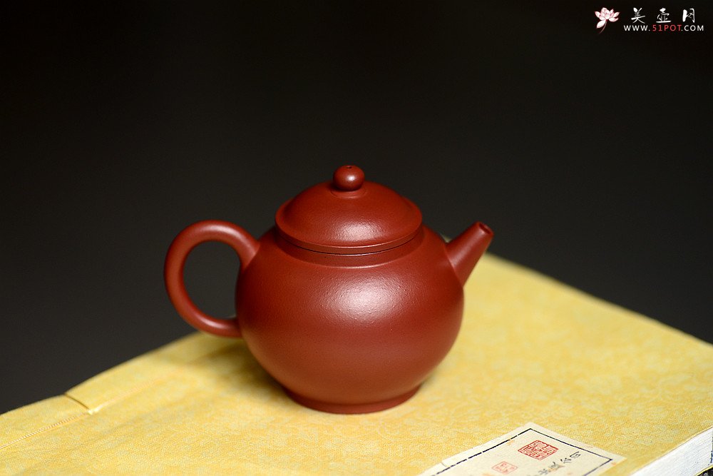 紫砂壶图片：夏日杀茶利器 红袍朱泥 全手小巨轮珠 型制可人 炮管直流 - 美壶网