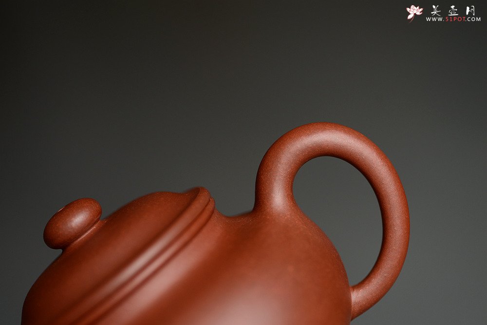 紫砂壶图片：油润老清水 顾小英新作 光素经典器形 全手掇只 挺拔厚重 - 美壶网