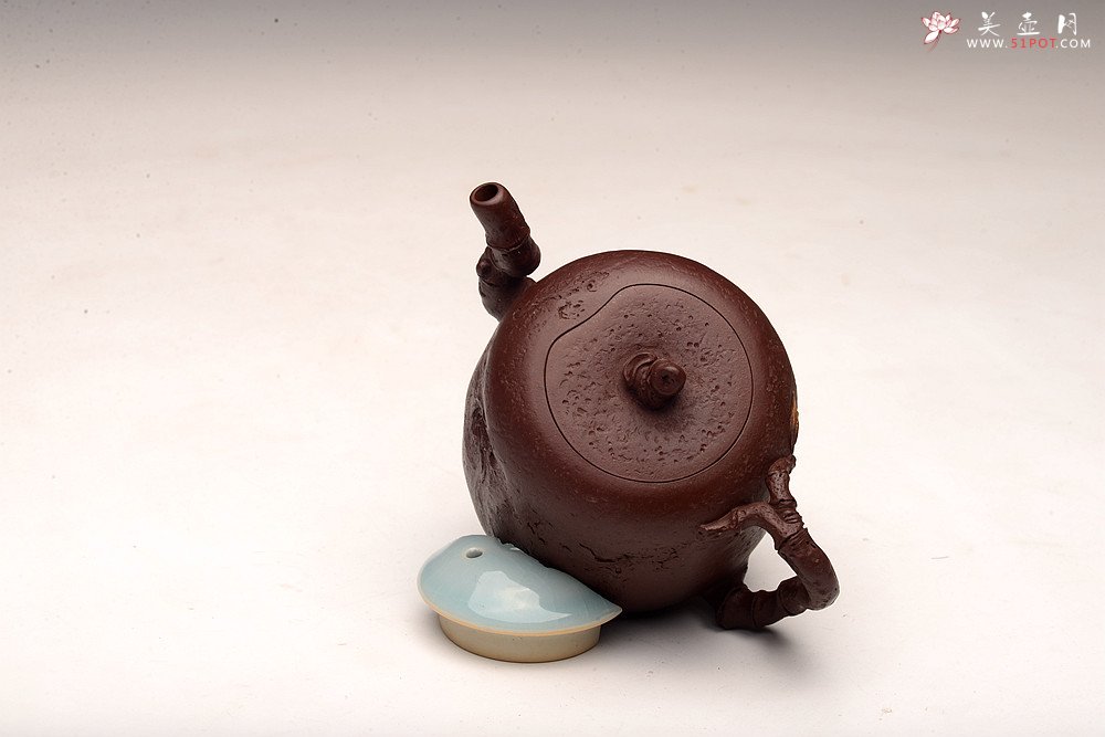 紫砂壶图片：潘丹初全手新作 泥‘玄’系列之玄石 古拙文气  石竹 峥嵘岁月 - 美壶网