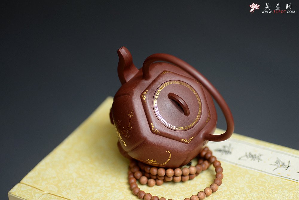 紫砂壶图片：潘小东全手新作 稳重大气 线条优美 宫灯提梁 描金装饰 - 美壶网