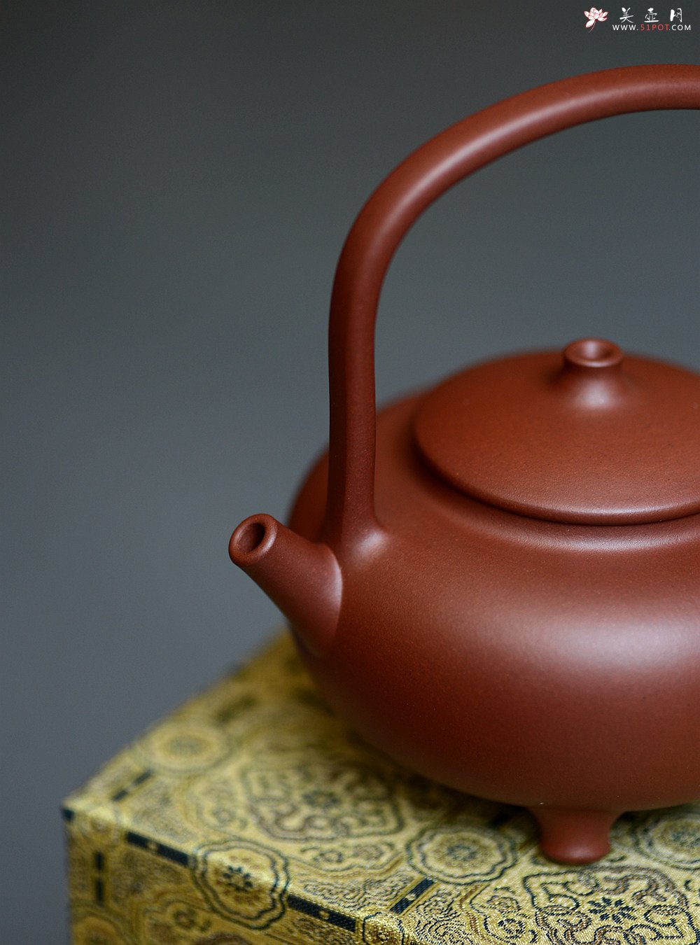 紫砂壶图片：饱满挺拔 圆润可人 于洪霞乙未年全手作品 童馨提梁 - 美壶网