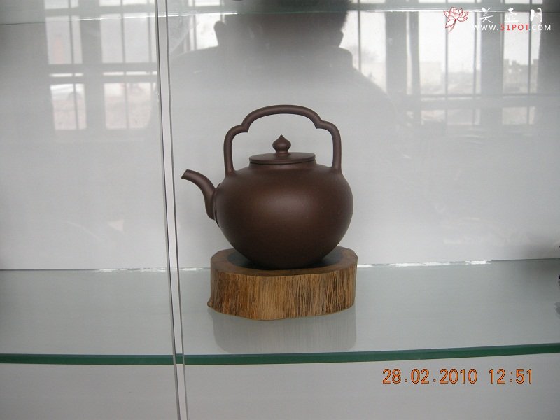 紫砂壶图片：全手工制作吴经提梁 - 美壶网