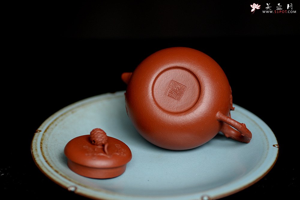 紫砂壶图片：蔡一强新品  实用花货 以松针装饰生动  原矿朱泥 全手松韵壶 - 美壶网