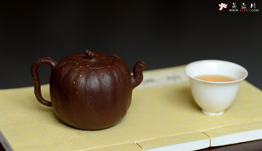紫砂壶图片：花货新风尚  妙趣横生 潘丹初全手新作 树魂 - 美壶网