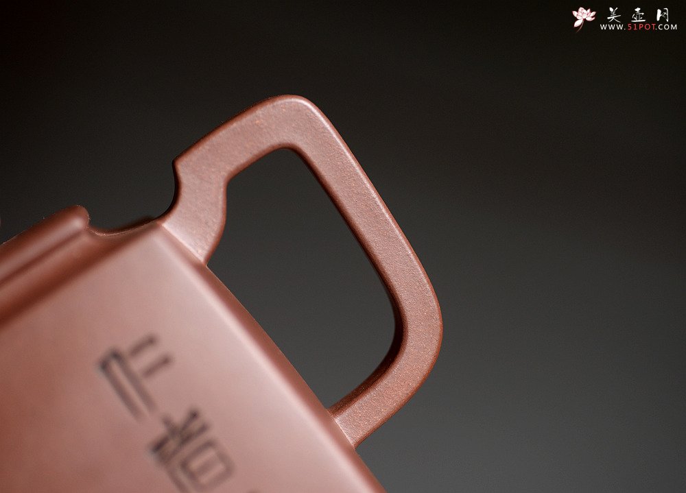 紫砂壶图片：方器潜力股 于洪跃全手作品 四方高寿 稳重大方 做工精致 知秋精心装饰 - 美壶网