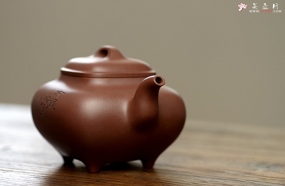 紫砂壶图片：文气装饰 大气磅礴 优质清水 全手传炉 神韵悠长 - 美壶网