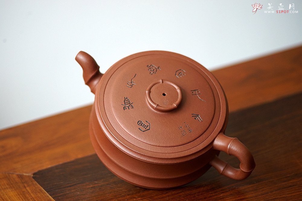 紫砂壶图片：史云棠高徒储俊伟作品 刘世涛装饰 文气十足 全手扁竹段 - 美壶网