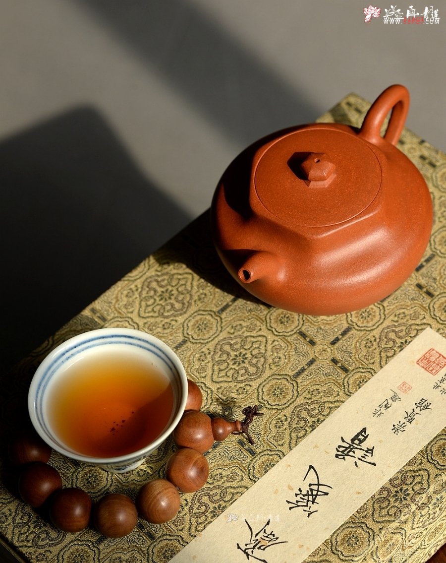 紫砂壶图片：潘小东乙未年新作  精品红降坡 实力作品 行方智圆 全手古韵 - 美壶网