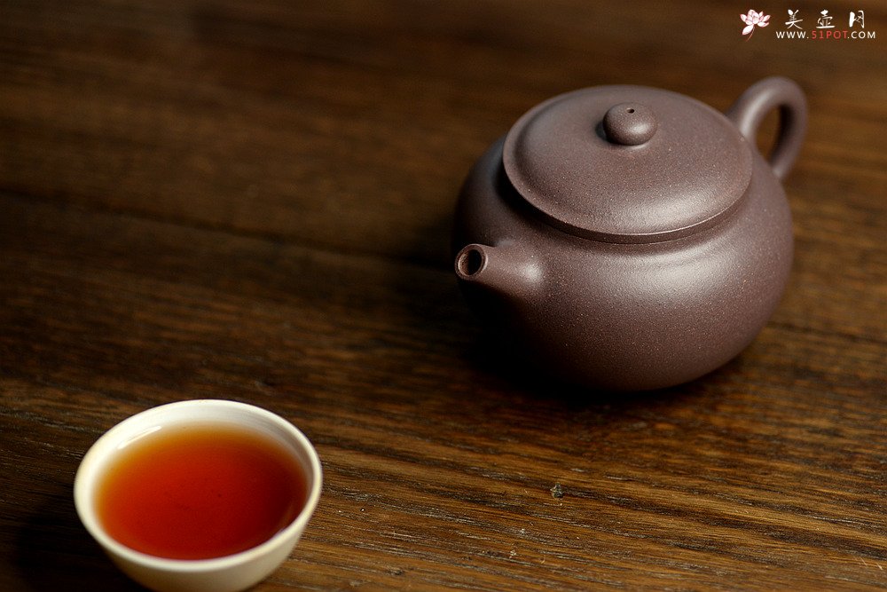 紫砂壶图片：此壶圆润饱满 做工精致 优质青灰泥 全手鼓腹 - 美壶网