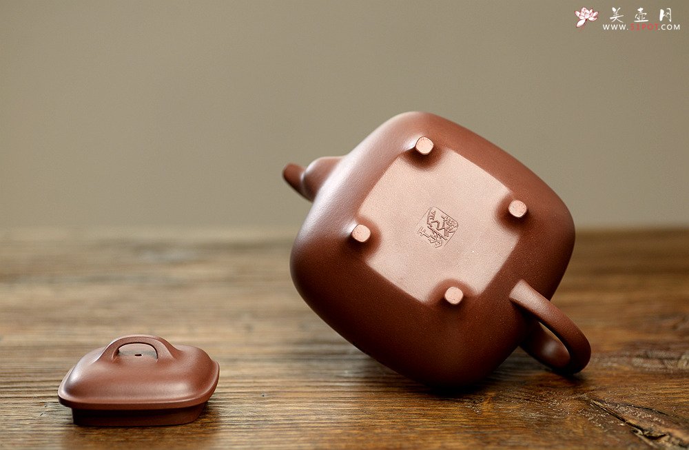 紫砂壶图片：文气装饰 大气磅礴 优质清水 全手传炉 神韵悠长 - 美壶网