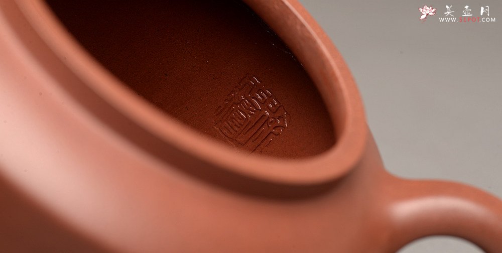 紫砂壶图片：徐正涛全手新品 端庄温润 儒雅正气 单片折肩 玉璧 精工细作 - 美壶网