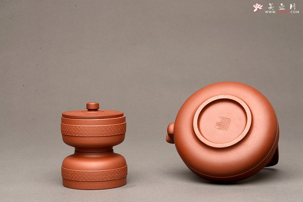 紫砂壶图片：乙未年全手工二等奖作品 端庄大气 原创作品 优质底槽青 玉璧提梁套组 - 美壶网