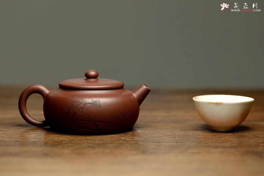 紫砂壶图片：实用佳器 秀气可爱 扁拙 - 美壶网