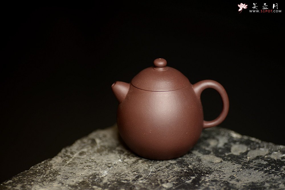 紫砂壶图片：娇小可人 老紫泥 传统经典  全手小文旦 - 美壶网