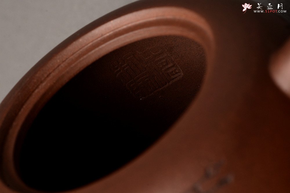 紫砂壶图片：寓意吉祥 稳重典雅 精工全手四灵井栏 - 美壶网