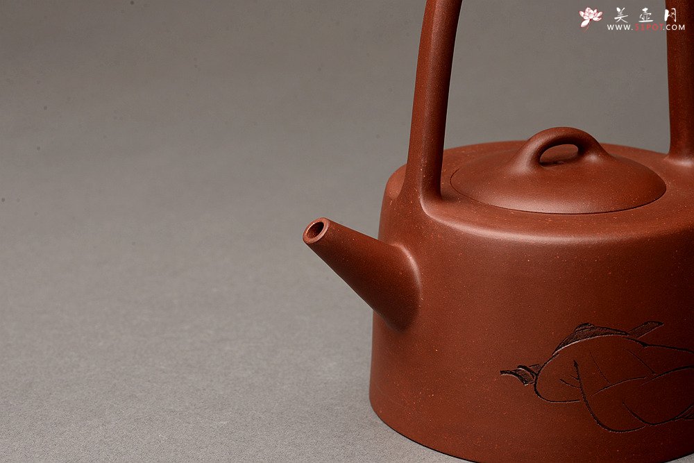 紫砂壶图片：陆逸舟精心装饰 素雅之作 挺拔俊秀 全手曼生提梁  - 美壶网