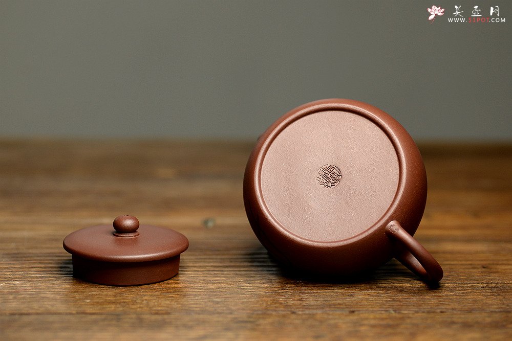 紫砂壶图片：实用佳器 秀气可爱 扁拙 - 美壶网