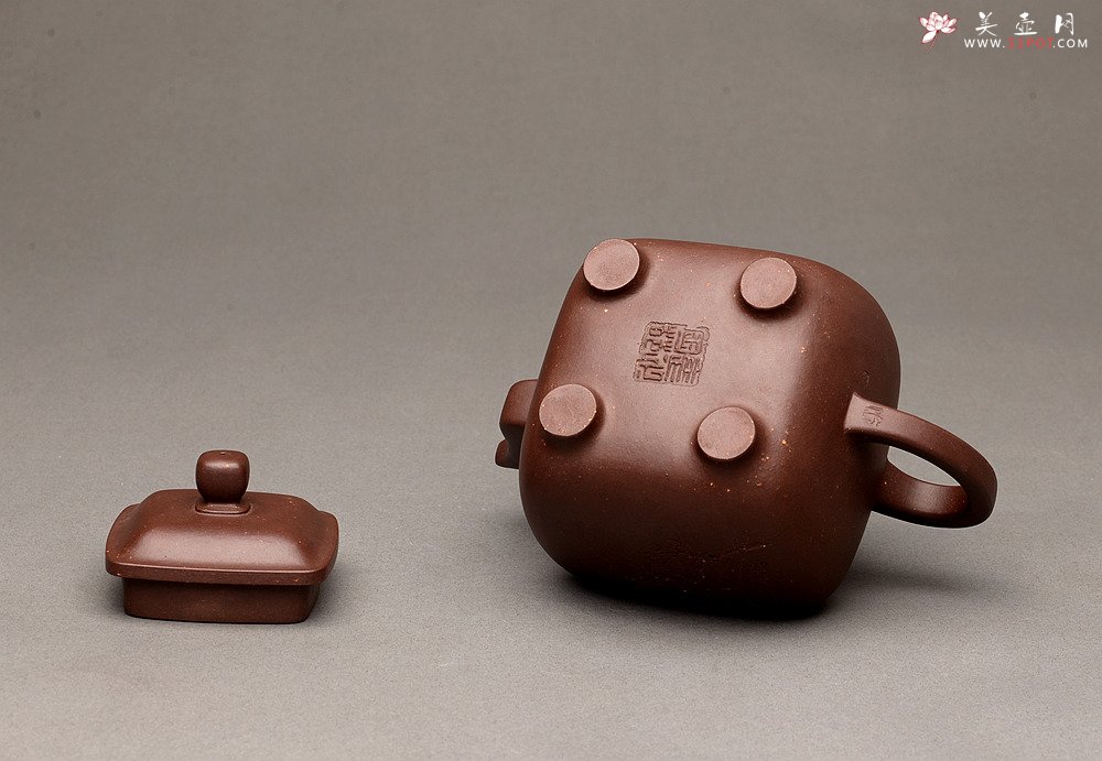 紫砂壶图片：许国良风雅装饰 实力许浒 浑厚高俊 精品代表作 全手鸣远四方 - 美壶网