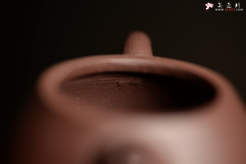 紫砂壶图片：娇小可人 老紫泥 传统经典  全手小文旦 - 美壶网