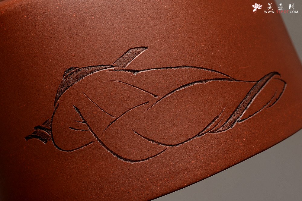 紫砂壶图片：陆逸舟精心装饰 素雅之作 挺拔俊秀 全手曼生提梁  - 美壶网