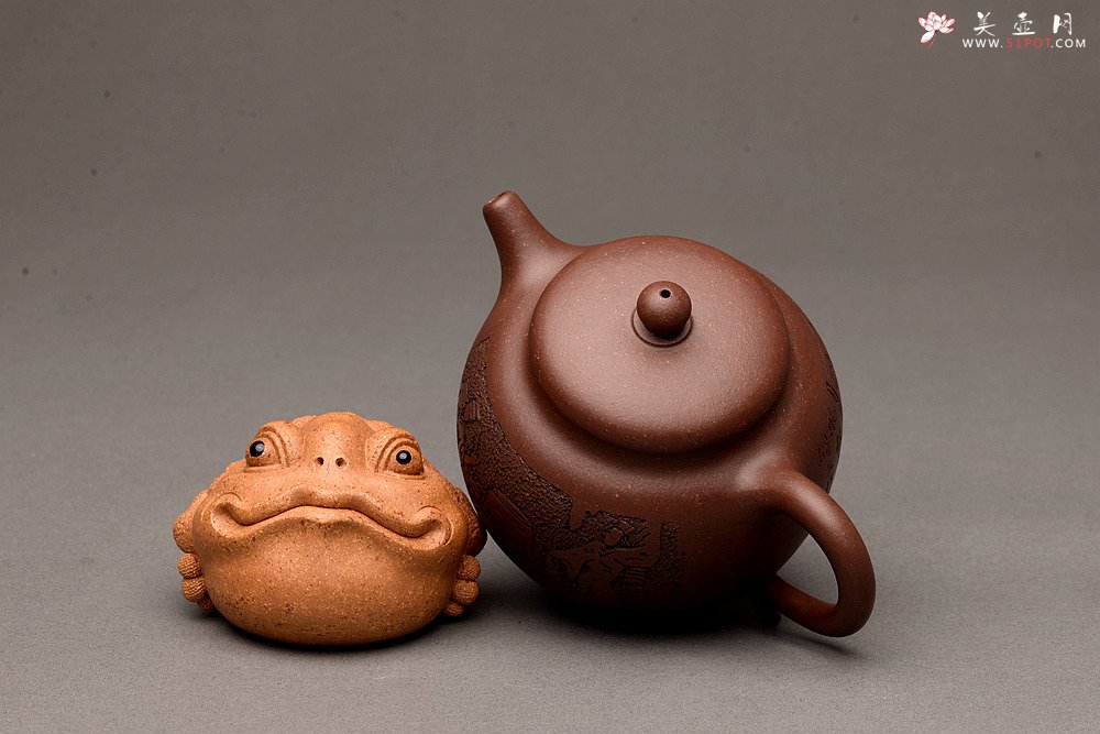 紫砂壶图片：端庄秀雅 双刀禅意装饰 全手和悦 适宜普洱、红茶 - 美壶网