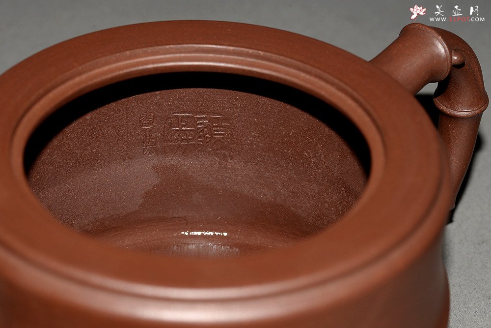 紫砂壶图片：顾正芳新作 苍劲有力 厚重大方  全手竹段 经典 陈腐老紫泥 - 美壶网