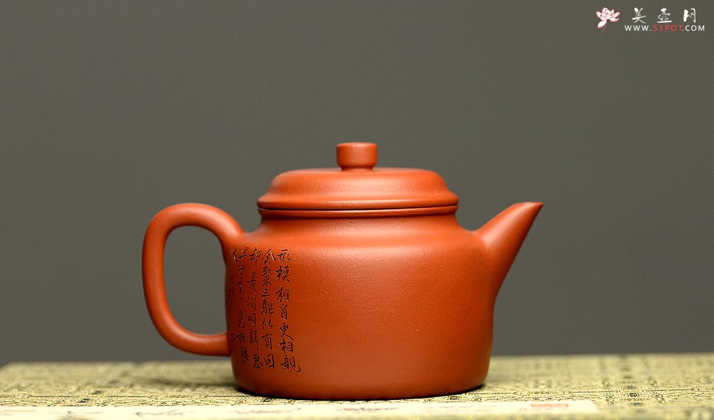 紫砂壶图片：钱伟刚精心装饰三陀图 经典实用 优质朱泥 德中 - 美壶网