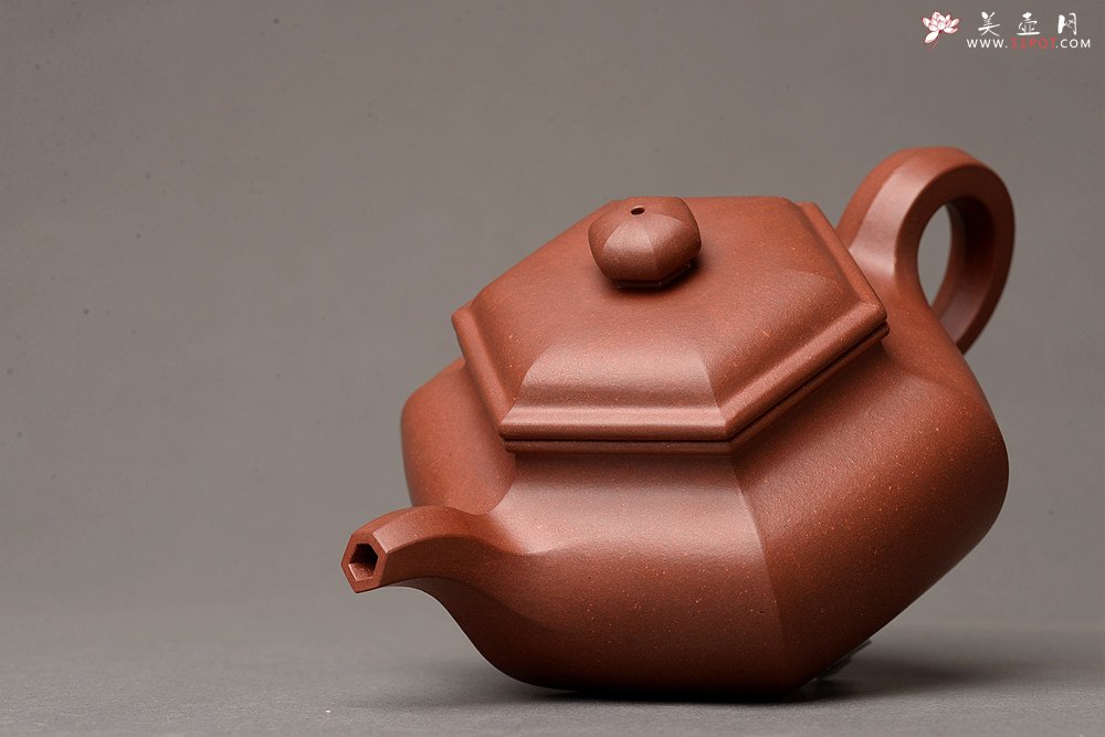 紫砂壶图片： 韧度十足  全手六方仿古  线条挺拔 端方雅正 - 美壶网