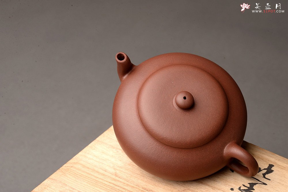 紫砂壶图片：王薇乙未年冬 娇小可人 明清意韵 把玩实用 全手扁梨 - 美壶网
